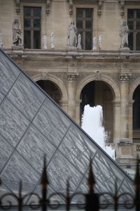 Louvre und Pyramide, Ausschnitt